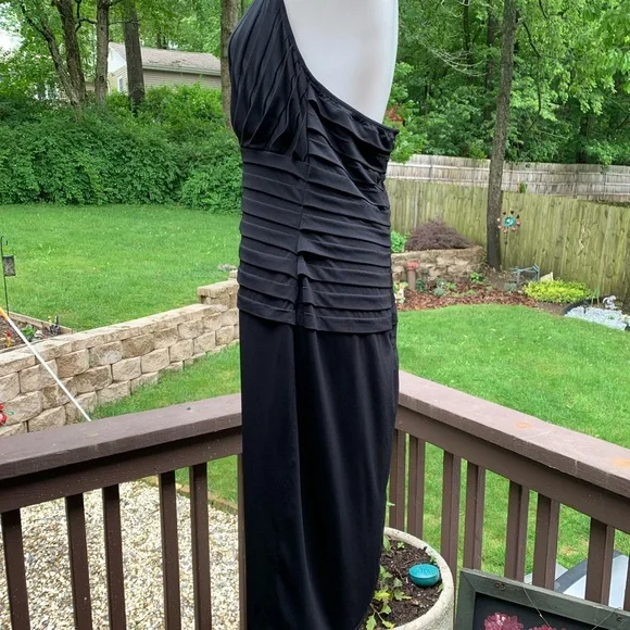 Tadashi Shoji Black Pleated Halter Midi Dress - Picture 3 of 9